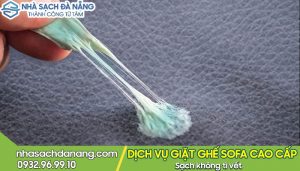 Tẩy vết bã kẹo cao su trên ghế sofa