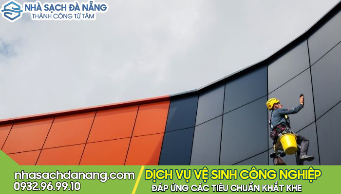 Dịch vụ vệ sinh tấm ốp, panel mặt tiền