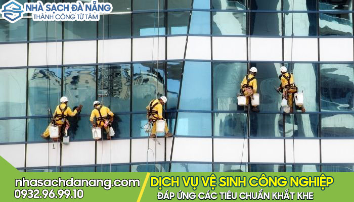 đu dây vệ sinh kính
