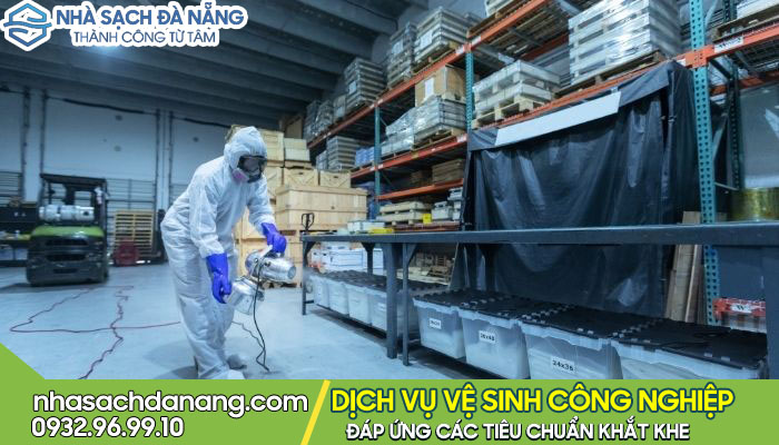 Dịch vụ vệ sinh kho bãi giá rẻ