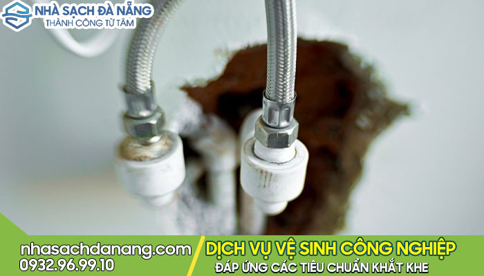 vệ sinh ống nước sinh hoạt