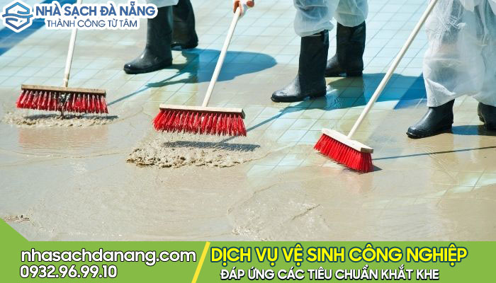Dịch vụ vệ sinh nhà sau lũ lụt chuyên nghiệp