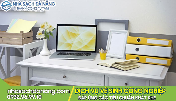 Làm sạch văn phòng làm việc